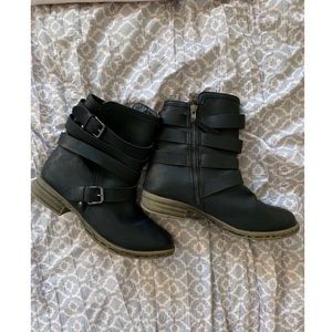 🚫SOLD🚫Black boots
